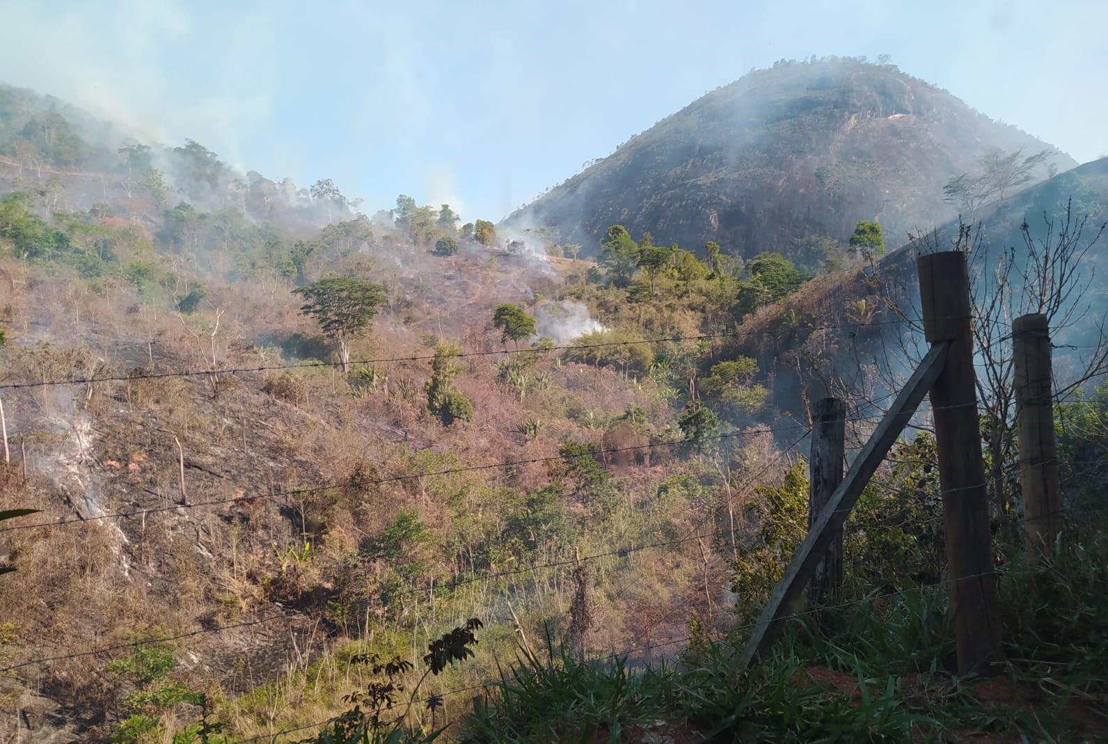 Internauta flagra incêndio em propriedade próximo a Ibirajá.