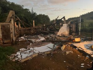 Proprietário apresenta versão sobre derrubada de curral utilizado para abate de bovinos em Ibirajá